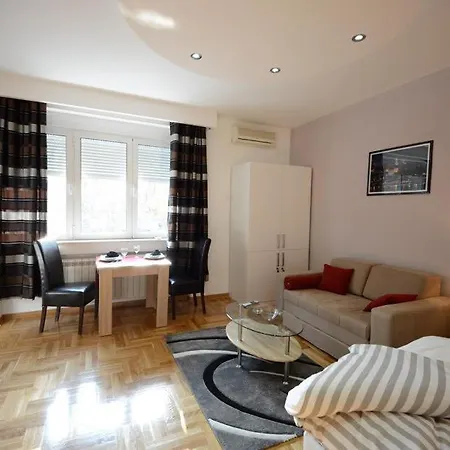 Politika Apartament *